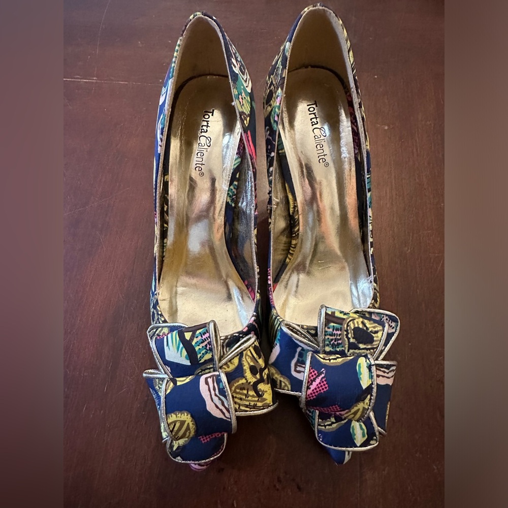Torta Caliente floral size 8M heels